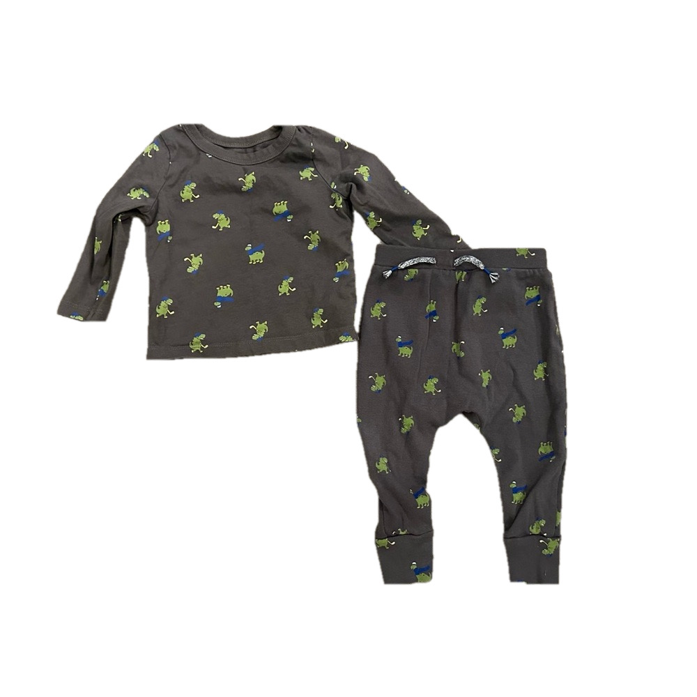 3/20$ dinosaurs playing hockey matching set pjs size 6-12 months